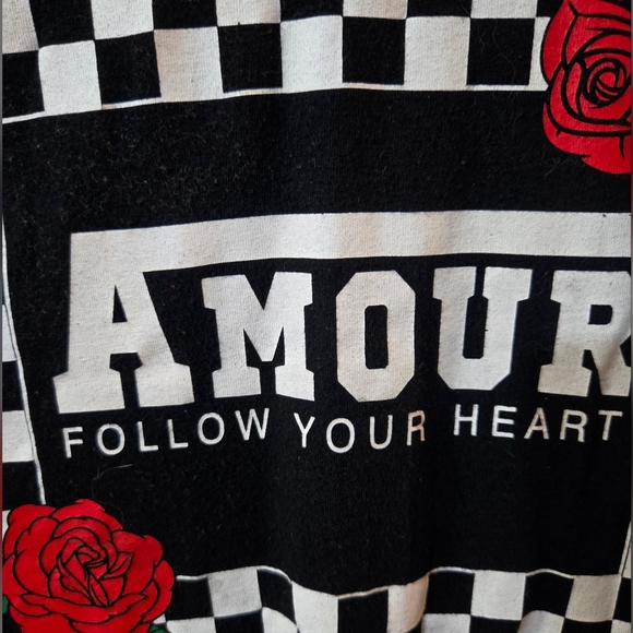 Black tee "Amour follow your heart" - Picture 3 of 9
